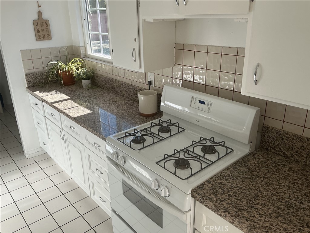 Reseda, California, 91335, United States, 6 Bedrooms Bedrooms, ,2 BathroomsBathrooms,Residential,For Sale,1993576