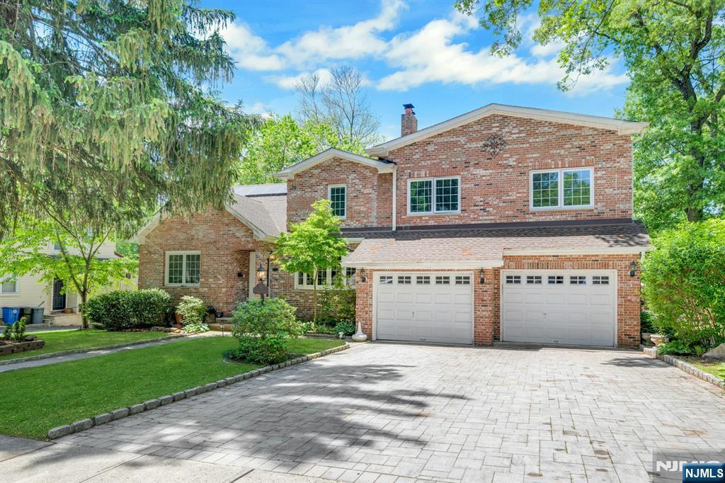 West Orange, New Jersey, 07052, United States, 6 Bedrooms Bedrooms, ,4 BathroomsBathrooms,Residential,For Sale,1826620