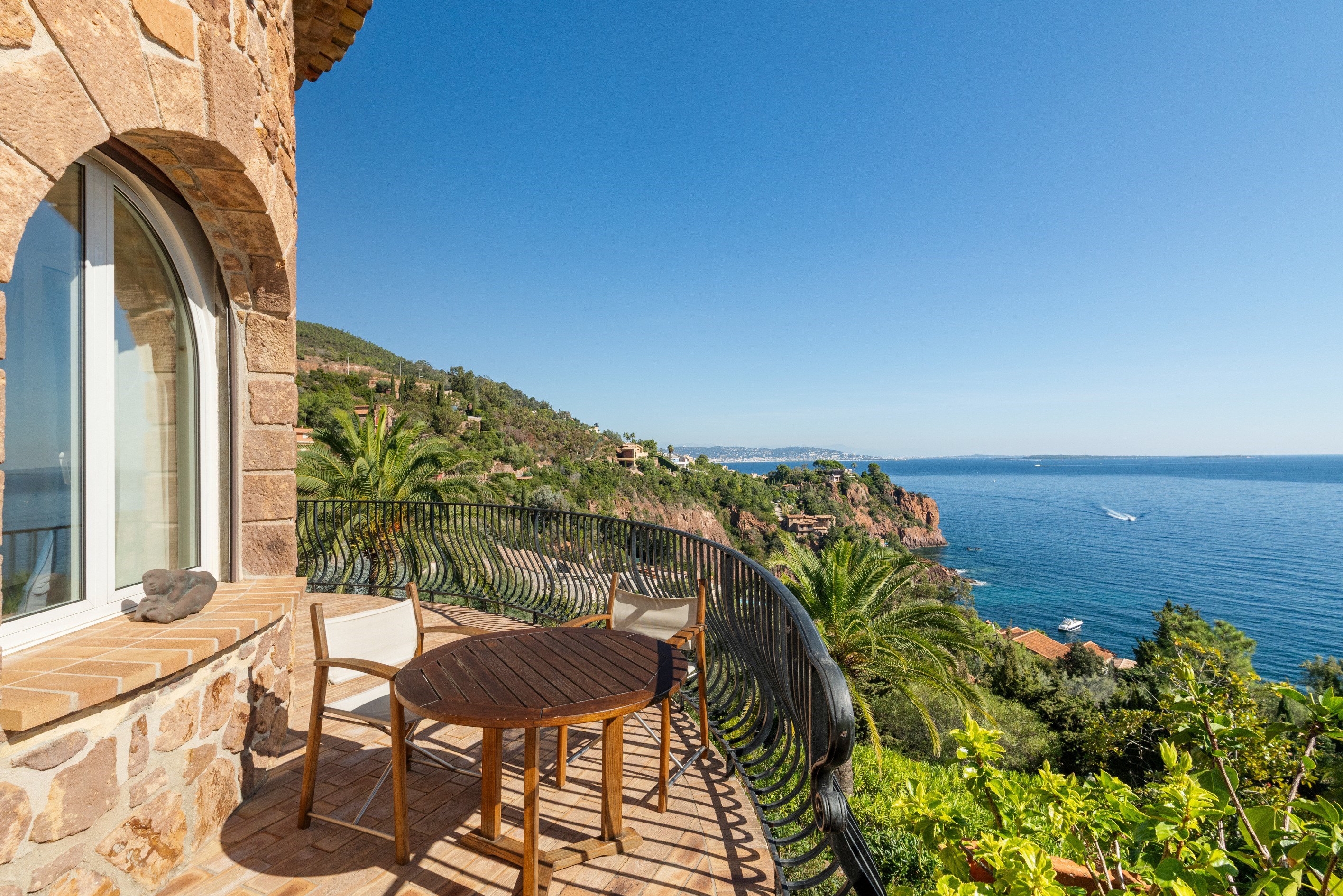   Theoule-sur-Mer luxury seafront villa direct sea access infinity pool 300 sq… - 物件實景