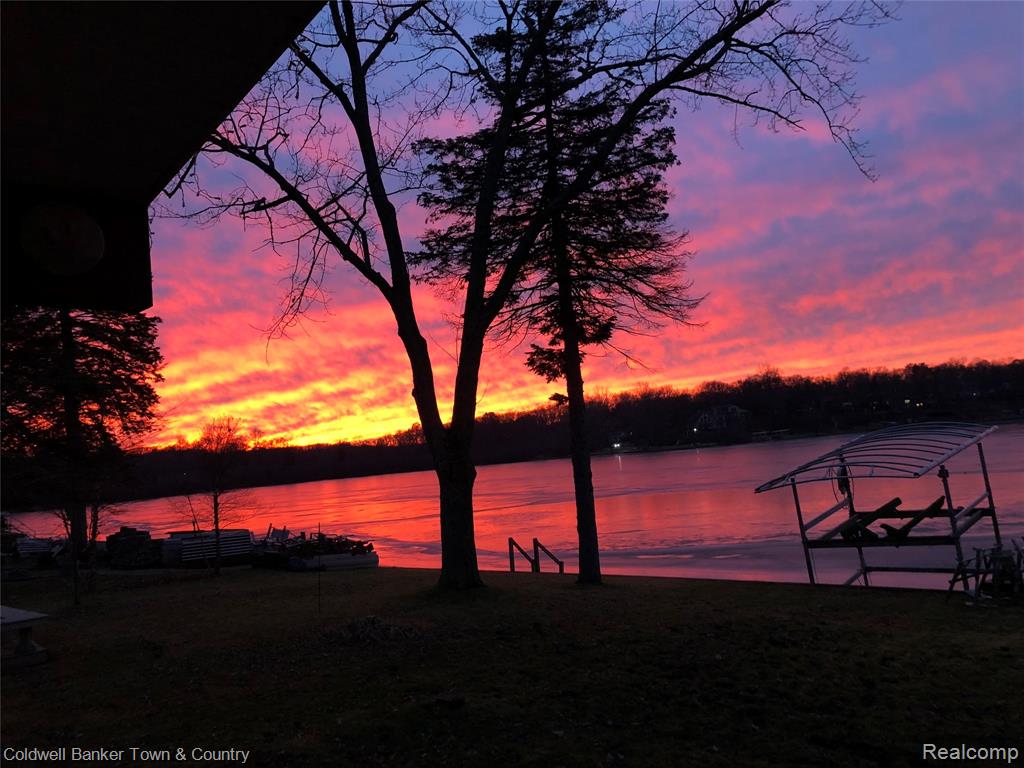 Whitmore Lake, Michigan, 48189, United States, 3 Bedrooms Bedrooms, ,2 BathroomsBathrooms,Residential,For Sale,1925473