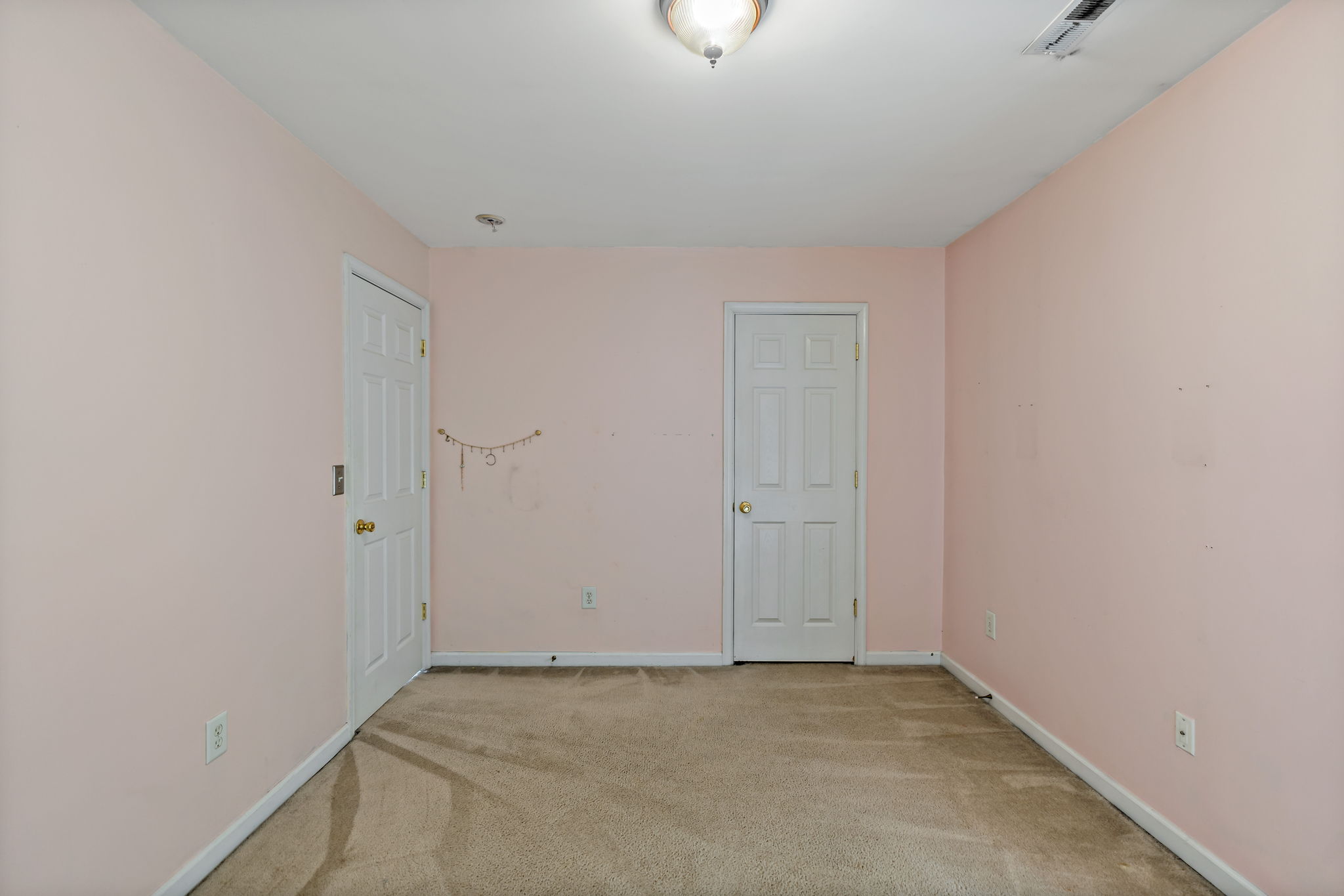 Martinsburg, West Virginia, 25403, United States, 4 Bedrooms Bedrooms, ,Residential,For Sale,1873550