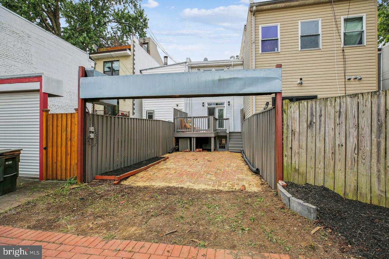 Washington, District of Columbia, 20002, United States, 3 Bedrooms Bedrooms, ,4 BathroomsBathrooms,Residential,For Sale,1951024