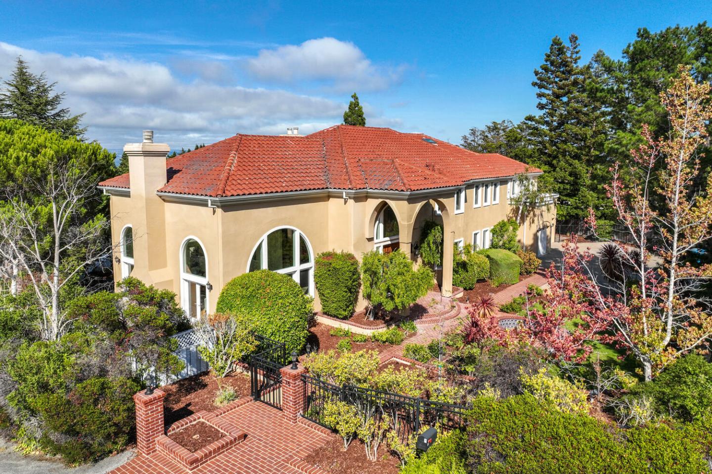 Hillsborough, California, 94010, United States, 5 Bedrooms Bedrooms, ,5 BathroomsBathrooms,Residential,For Sale,1940320