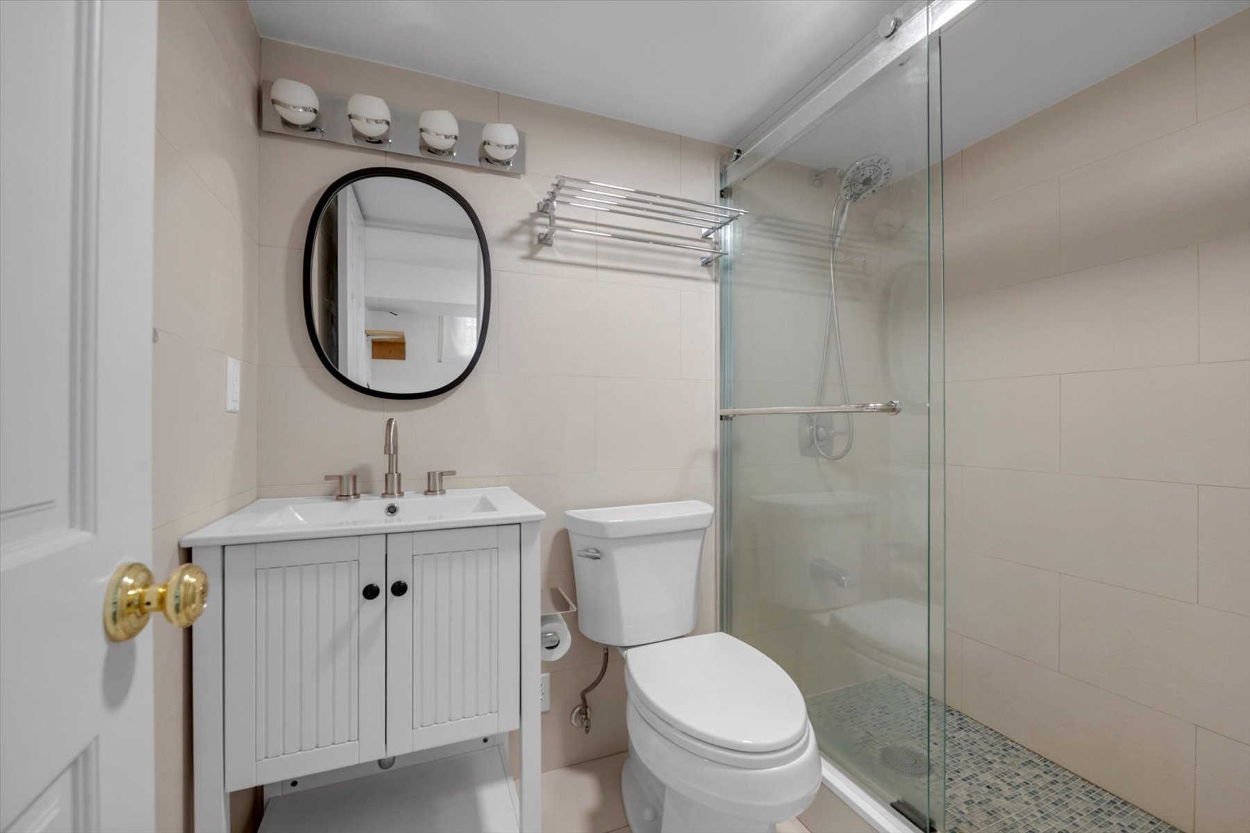  ?REMARKABLY RENOVATED SEMI DETACHED HOME IN FOREST HILLS HILLS? - 物件實景