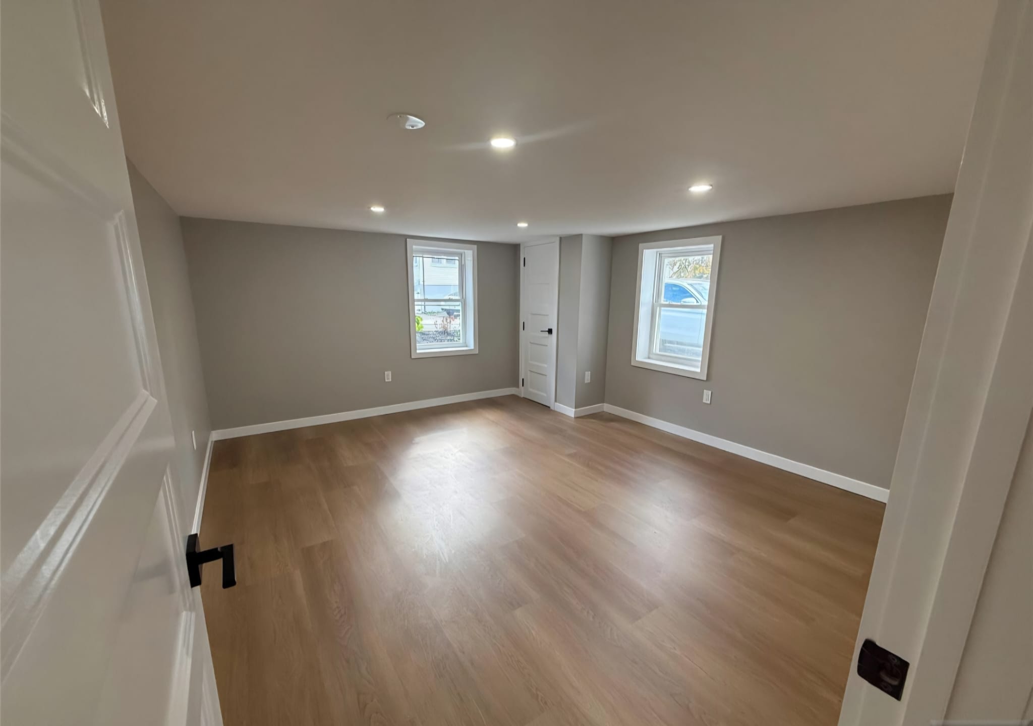 Little Ferry, New Jersey, 07643, United States, 5 Bedrooms Bedrooms, ,2 BathroomsBathrooms,Residential,For Sale,1983964