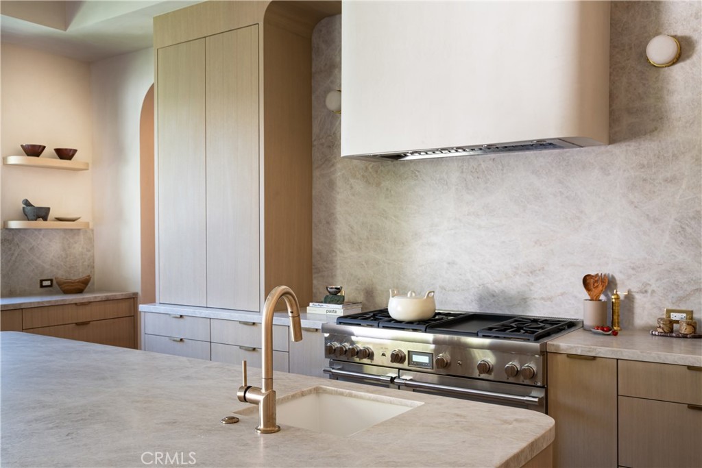 Sherman Oaks, California, 91423, United States, 6 Bedrooms Bedrooms, ,7 BathroomsBathrooms,Residential,For Sale,1990929