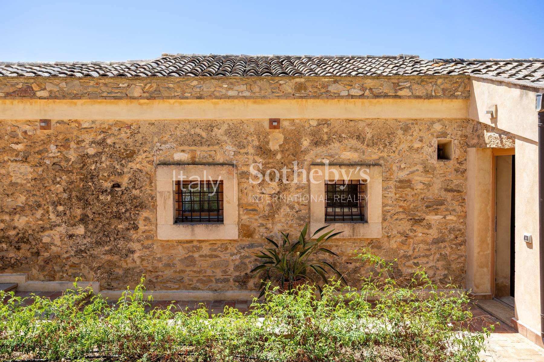  Old villa with swimming pool, dépendance, and private pine forest - 物件實景