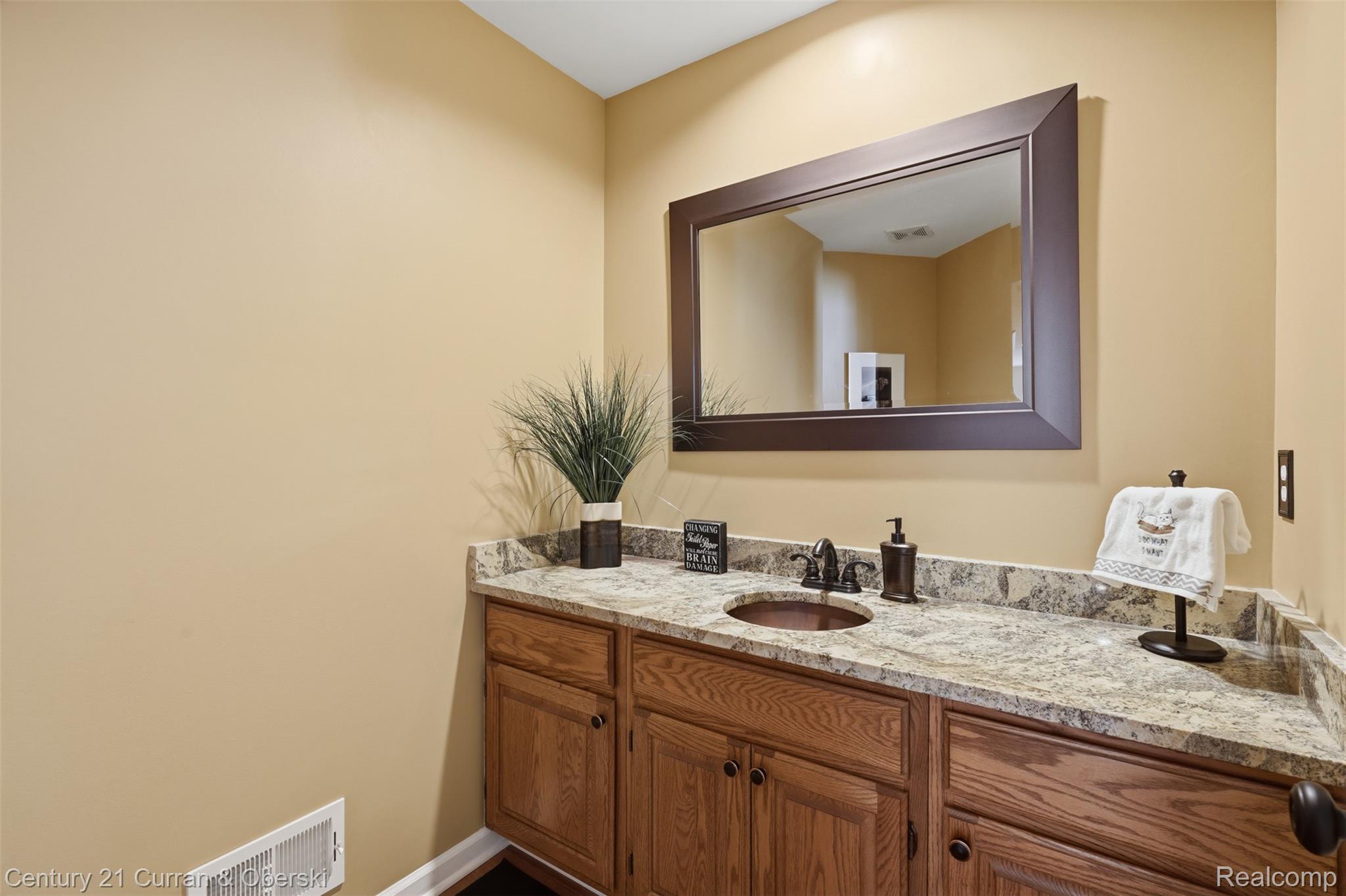 Farmington Hills, Michigan, 48331, United States, 4 Bedrooms Bedrooms, ,4 BathroomsBathrooms,Residential,For Sale,2048985