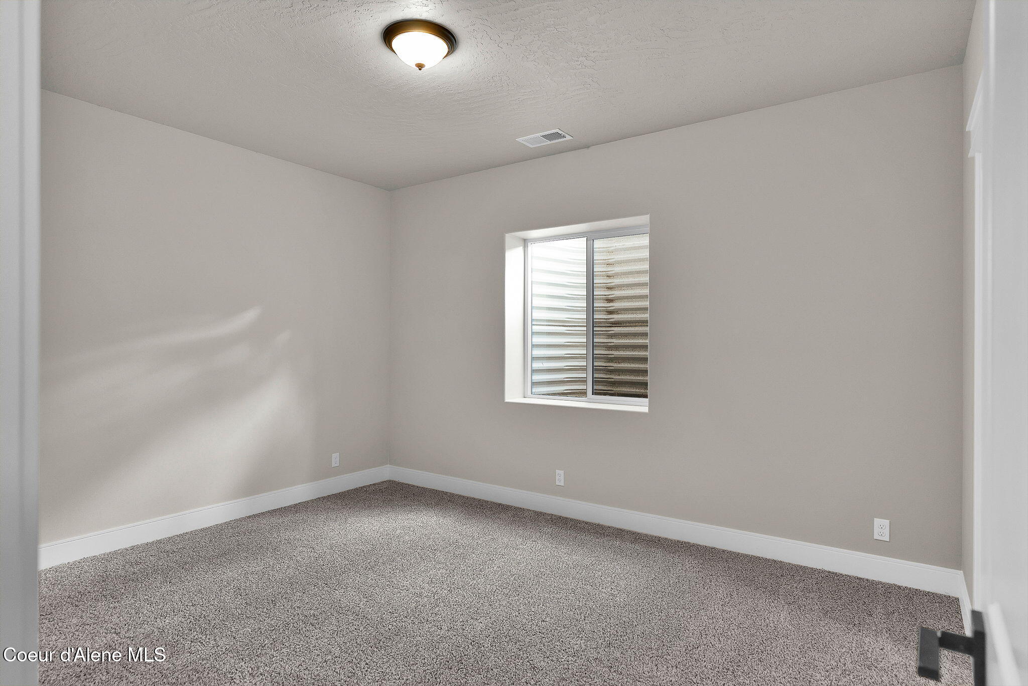 Rathdrum, Idaho, 83858, United States, 5 Bedrooms Bedrooms, ,1 BathroomBathrooms,Residential,For Sale,1989030