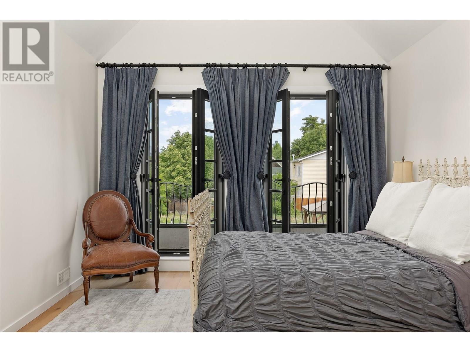 KELOWNA, British Columbia, V1Y 5N3, CA, 6 Bedrooms Bedrooms, ,4 BathroomsBathrooms,Residential,For Sale,1883056
