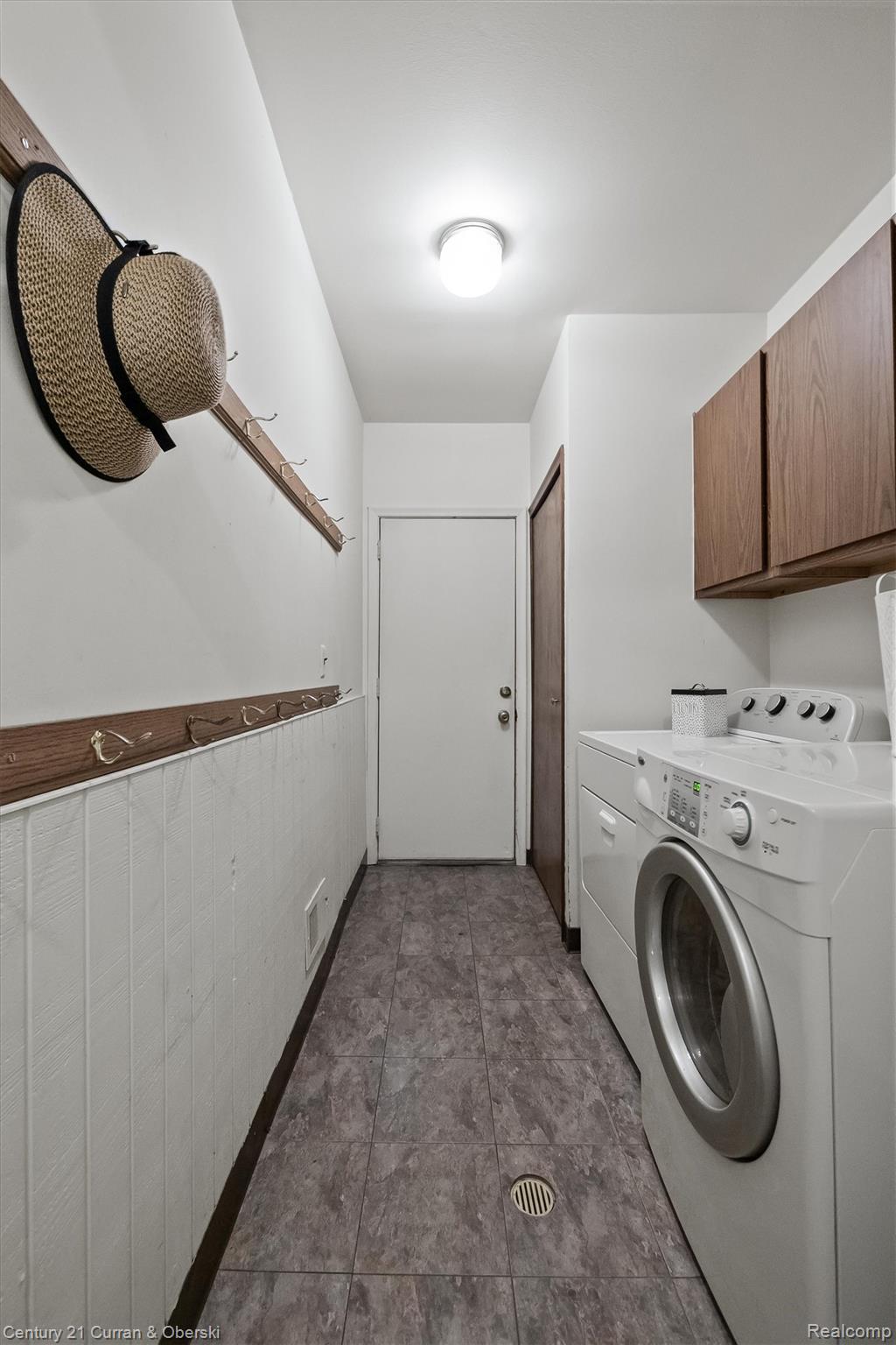 Northville, Michigan, 48167, United States, 5 Bedrooms Bedrooms, ,3 BathroomsBathrooms,Residential,For Sale,2009977