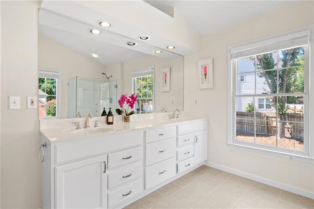 Roswell, Georgia, 30075, United States, 4 Bedrooms Bedrooms, ,3 BathroomsBathrooms,Residential,For Sale,1986078