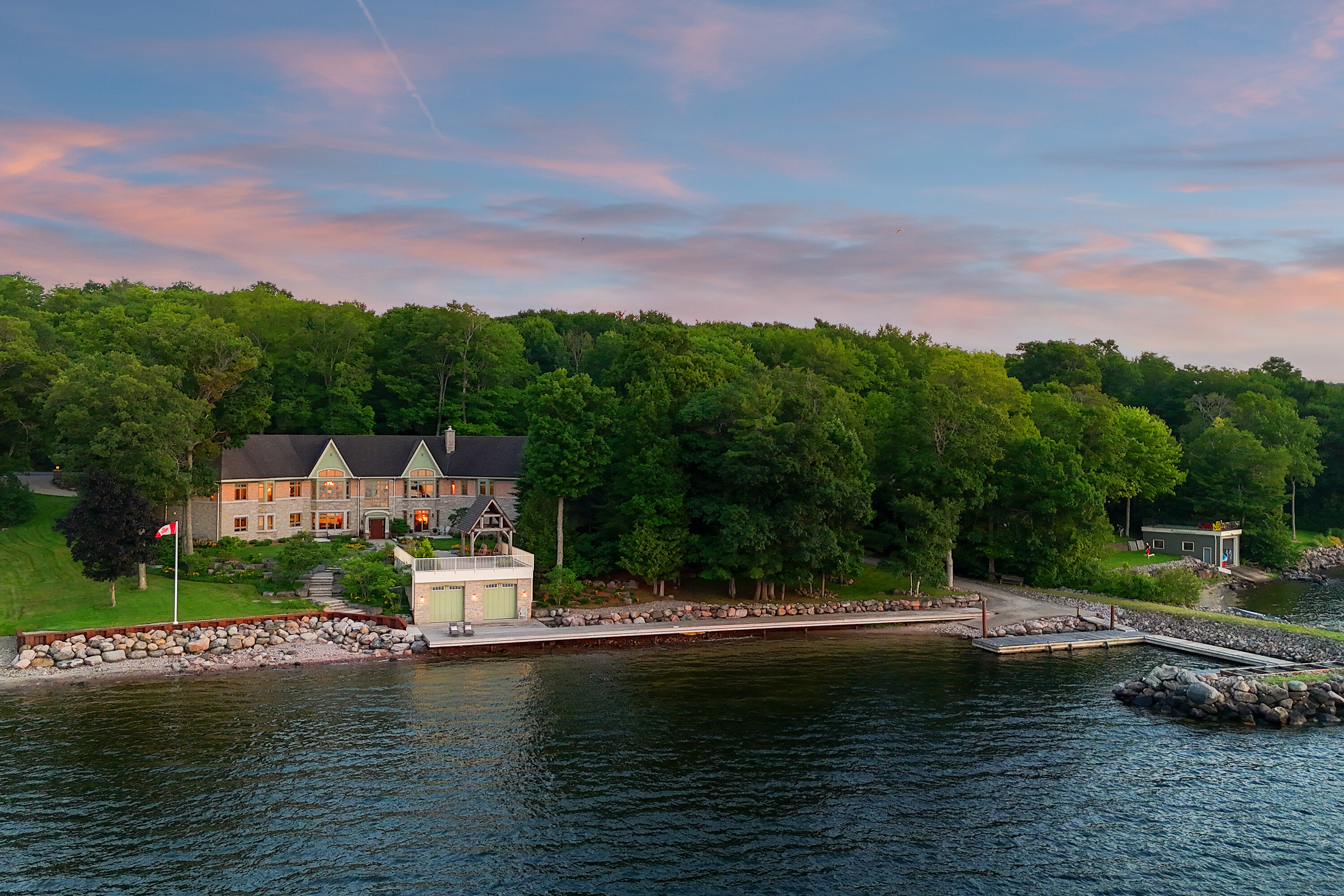  Iconic Waterfront Estate - 物件實景