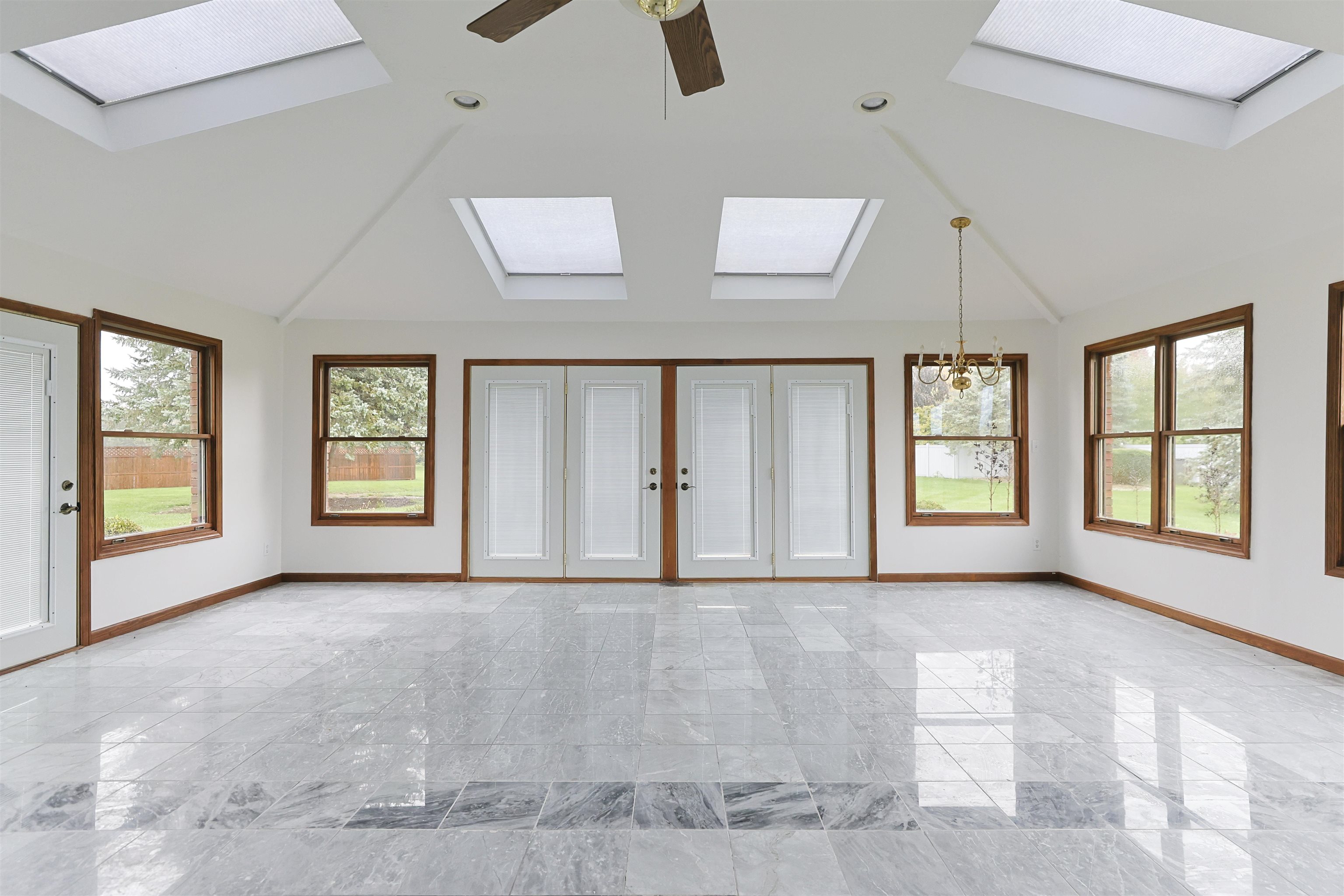 South Bend, Indiana, 46614, United States, 4 Bedrooms Bedrooms, ,4 BathroomsBathrooms,Residential,For Sale,1985327