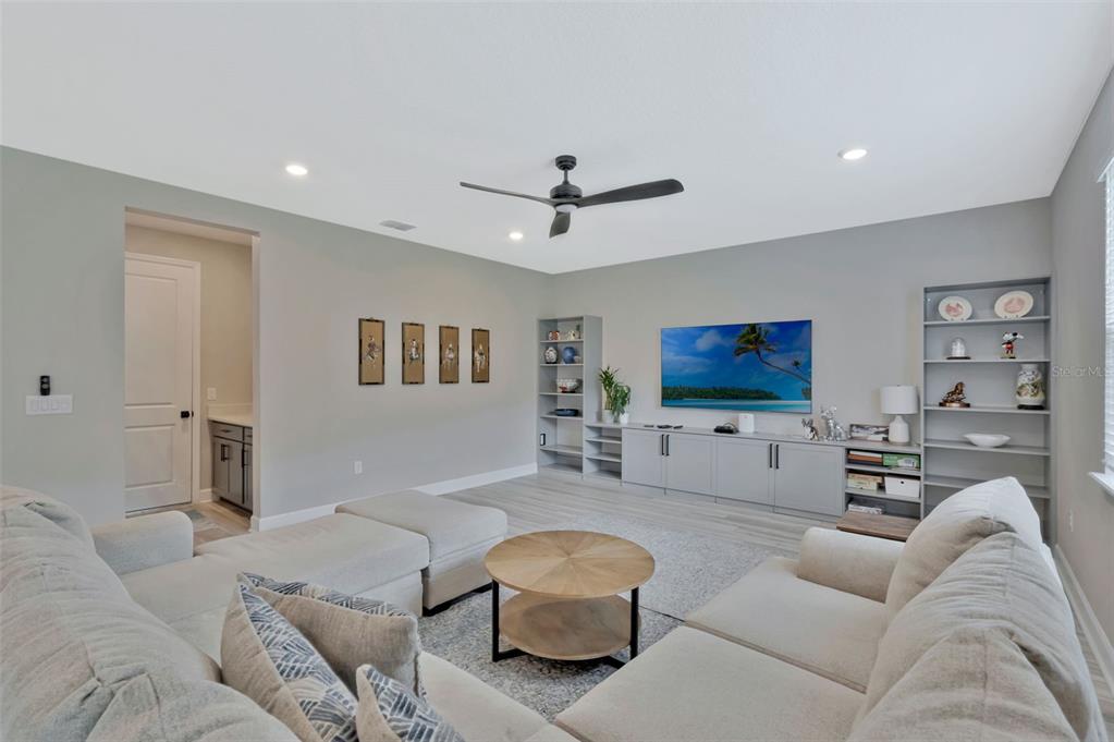 St Cloud, Florida, 34772, United States, 5 Bedrooms Bedrooms, ,3 BathroomsBathrooms,Residential,For Sale,1970821