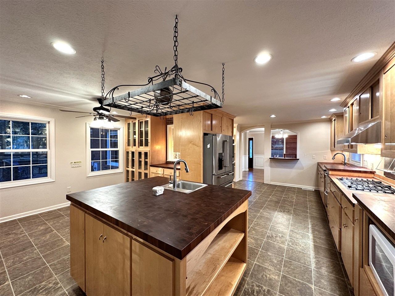 Bowling Green, Kentucky, 42103, United States, 4 Bedrooms Bedrooms, ,5 BathroomsBathrooms,Residential,For Sale,1991633