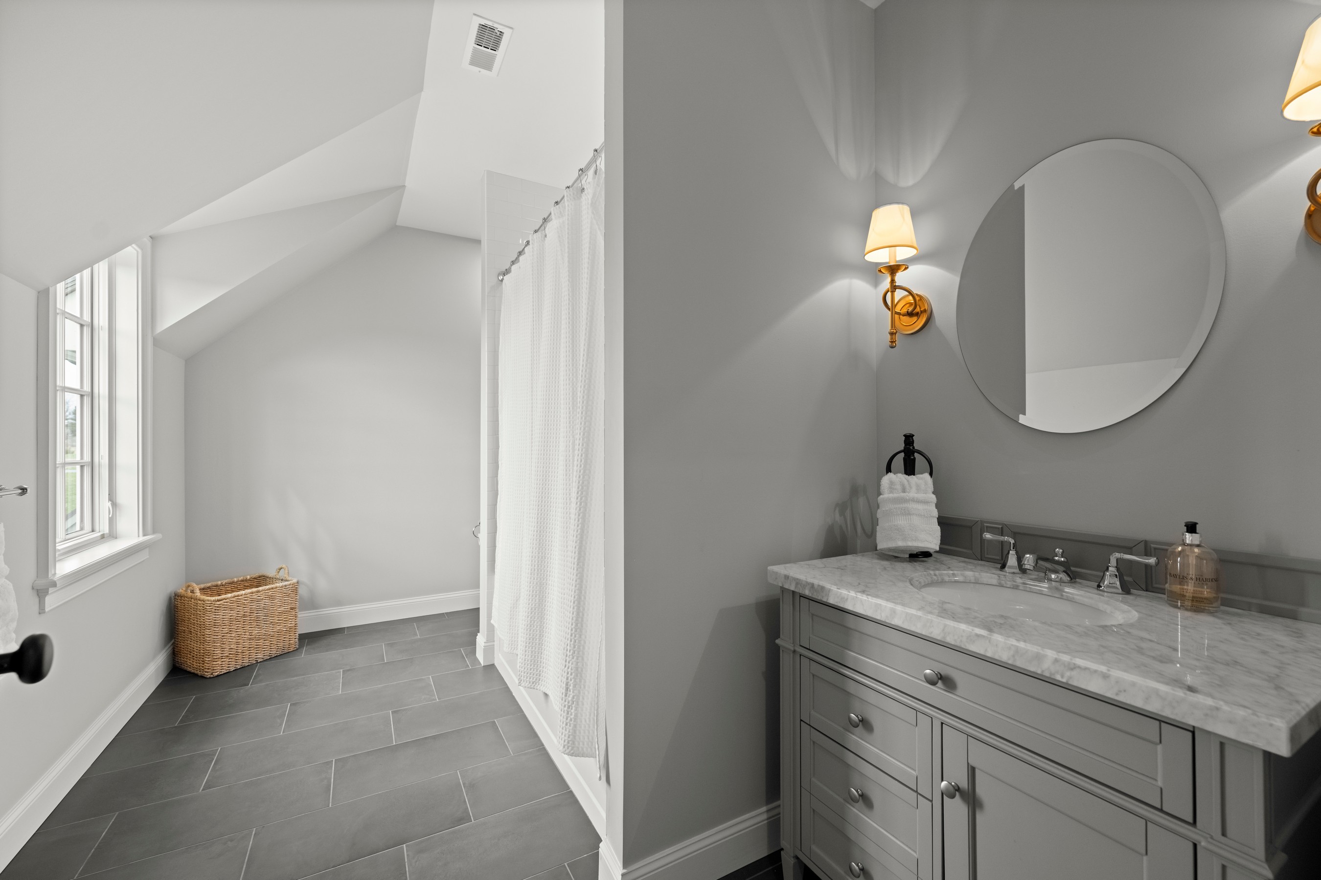  NONE AVAILABLE - 物件實景