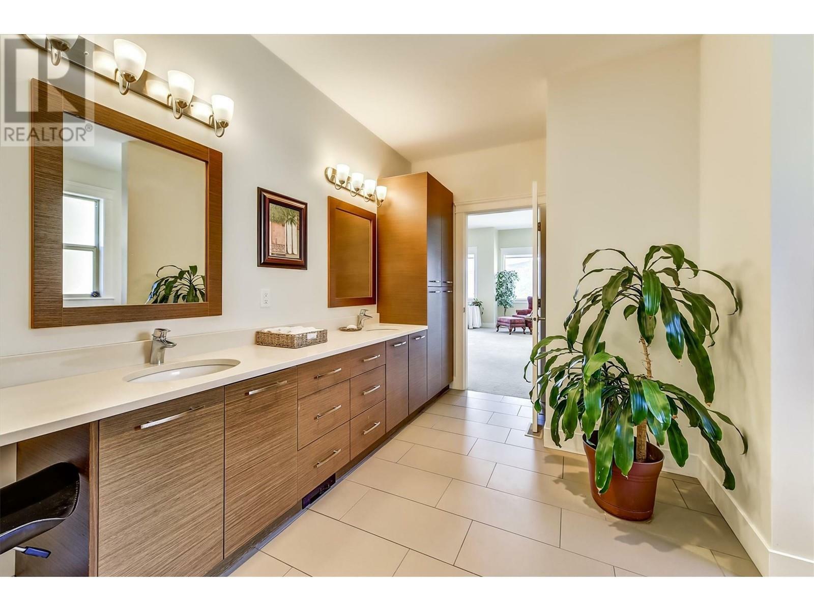 KELOWNA, British Columbia, V1V 2R1, CA, 4 Bedrooms Bedrooms, ,3 BathroomsBathrooms,Residential,For Sale,1839022