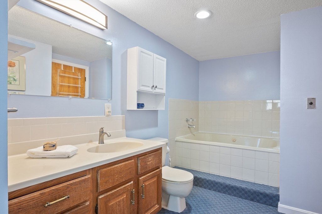 Salem, Massachusetts, 01970, United States, 2 Bedrooms Bedrooms, ,3 BathroomsBathrooms,Residential,For Sale,1932655