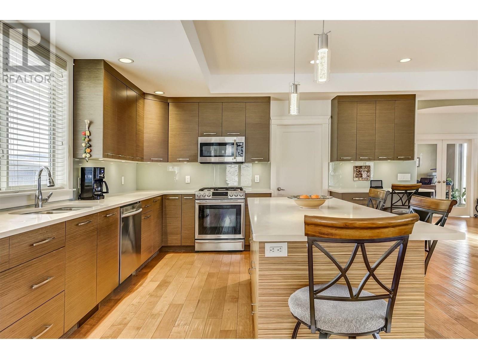 KELOWNA, British Columbia, V1V 2R1, CA, 4 Bedrooms Bedrooms, ,3 BathroomsBathrooms,Residential,For Sale,1839022