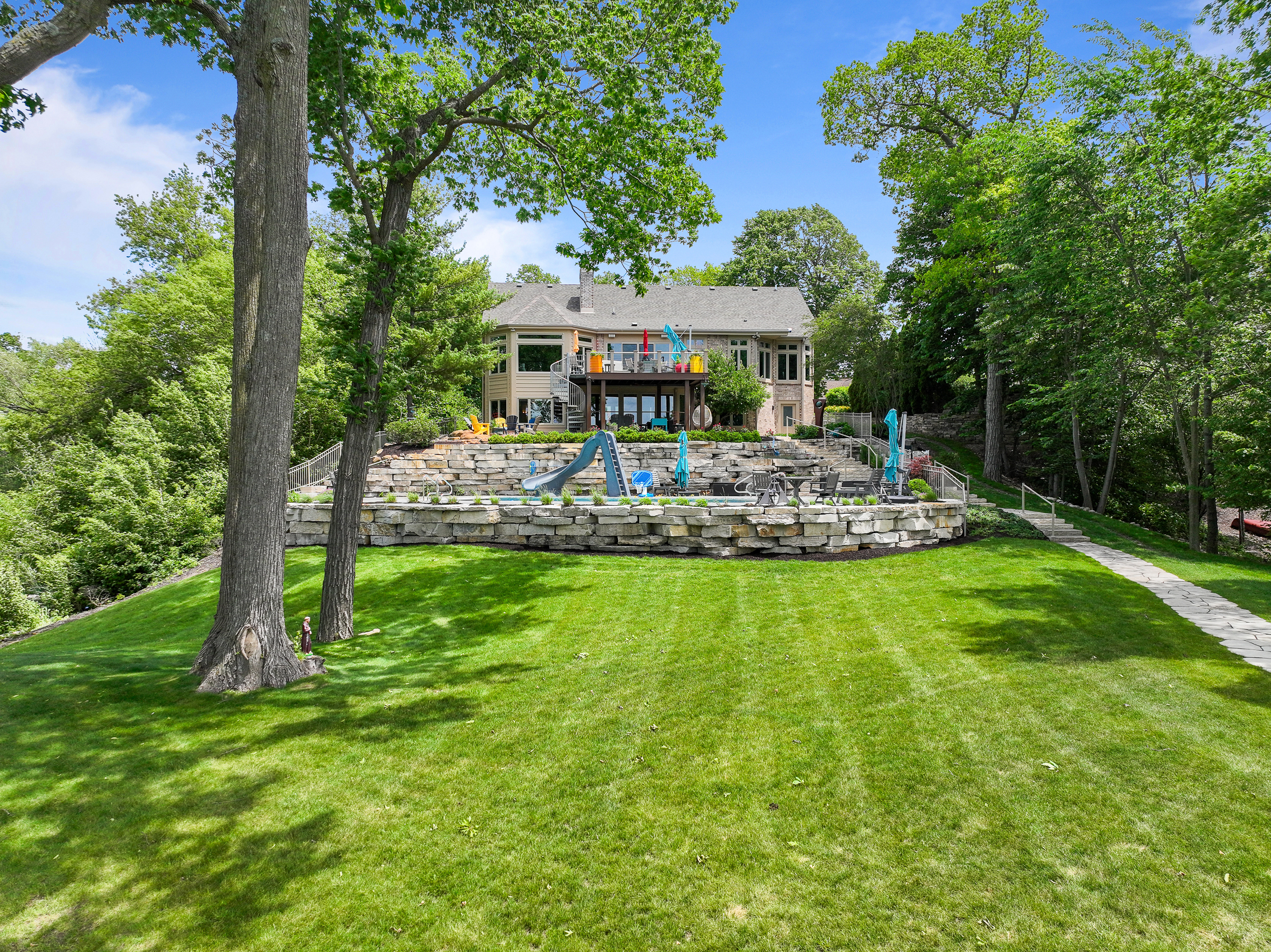  The Pinnacle of Luxury Living: 2.3-Acre Private Tichigan Lake Estate - 物件實景