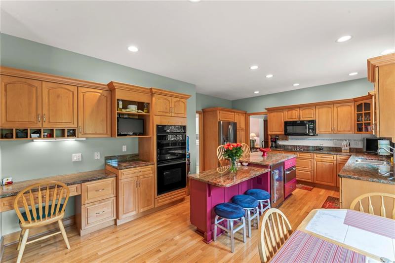 Venetia, Pennsylvania, 15367, United States, 4 Bedrooms Bedrooms, ,5 BathroomsBathrooms,Residential,For Sale,1872304