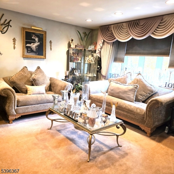 Fanwood Boro, New Jersey, 07023, United States, 4 Bedrooms Bedrooms, ,2 BathroomsBathrooms,Residential,For Sale,1991828