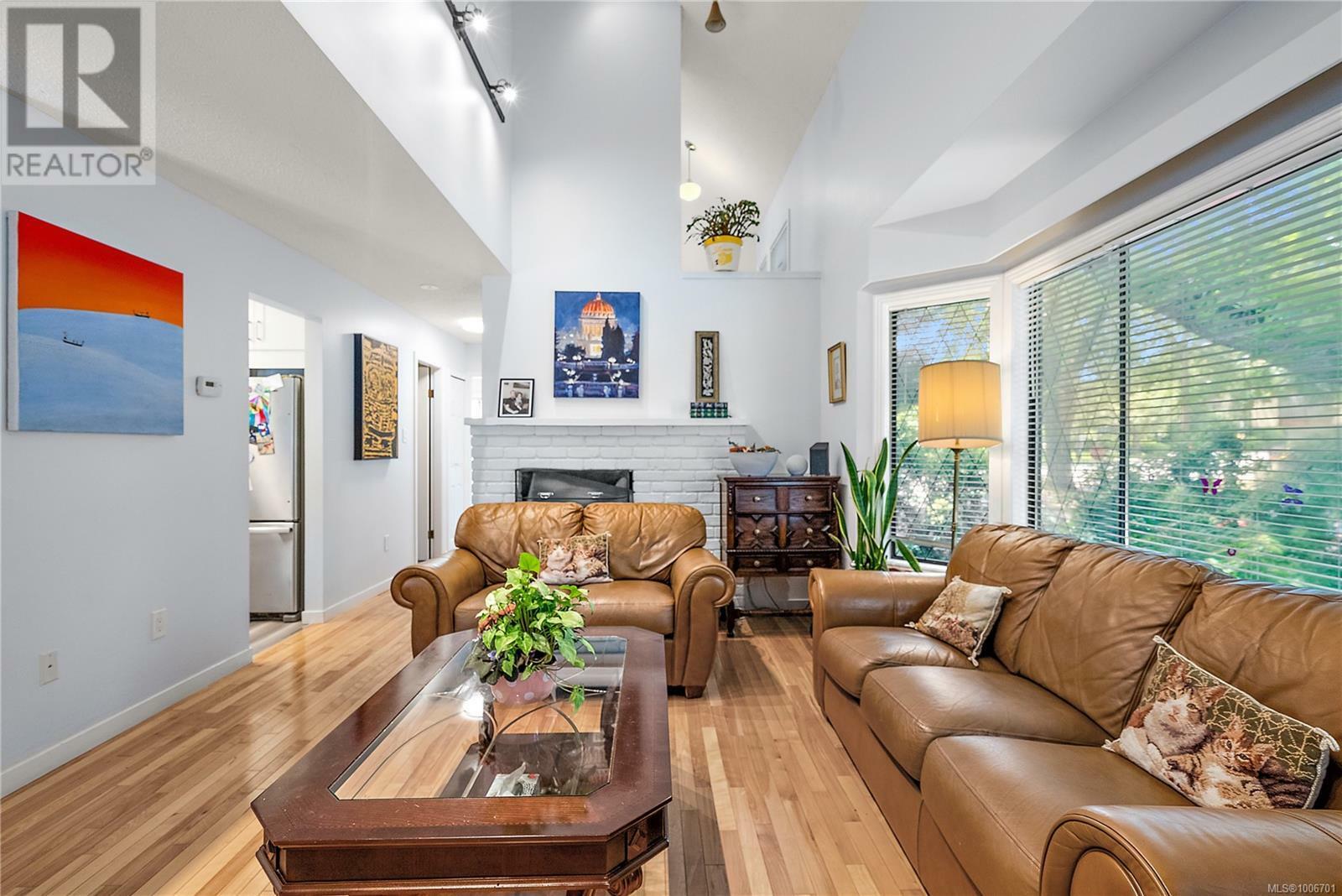 VICTORIA, British Columbia, V8S 1Z5, CA, 3 Bedrooms Bedrooms, ,2 BathroomsBathrooms,Residential,For Sale,1885281