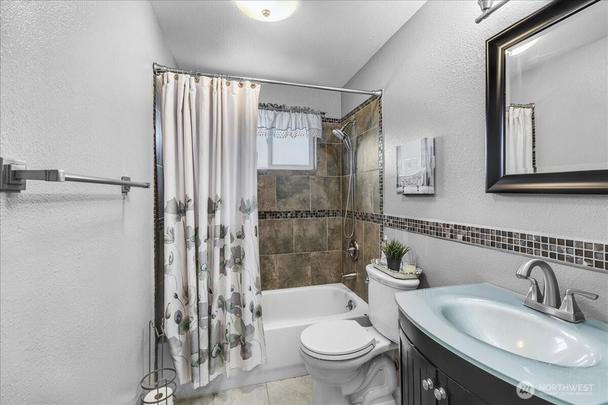 FEDERAL WAY, Washington, 98003, United States, 3 Bedrooms Bedrooms, ,3 BathroomsBathrooms,Residential,For Sale,1895483