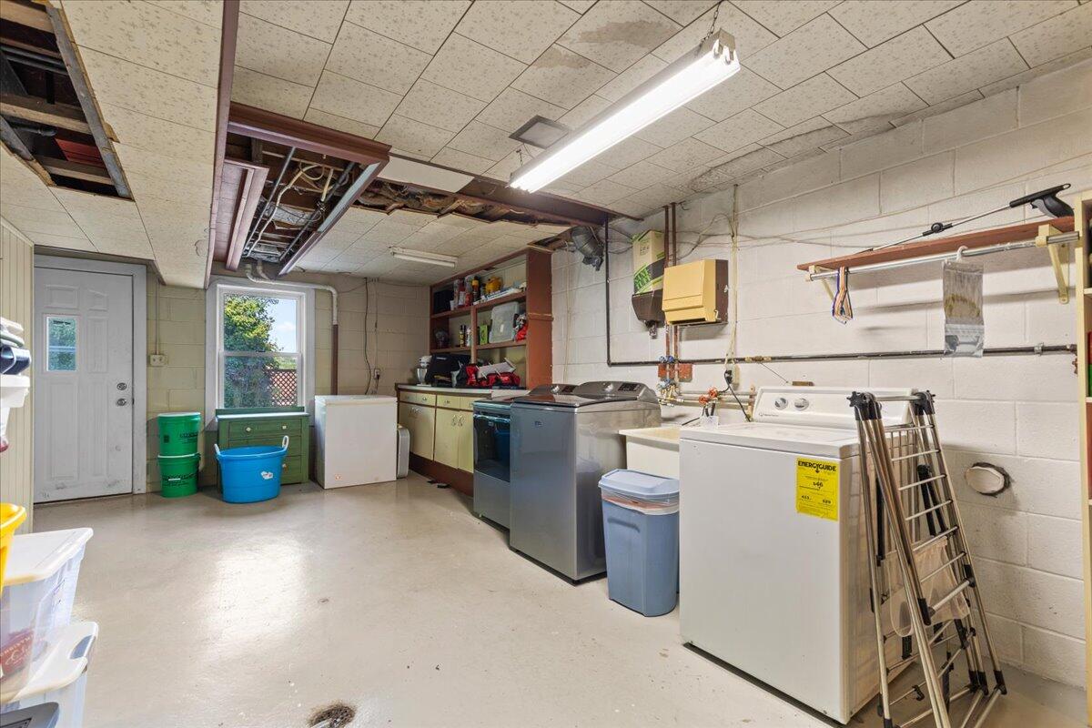 West Bend, Wisconsin, 53090, United States, 4 Bedrooms Bedrooms, ,3 BathroomsBathrooms,Residential,For Sale,1960551