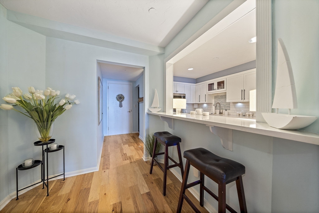 Quincy, Massachusetts, 02171, United States, 2 Bedrooms Bedrooms, ,2 BathroomsBathrooms,Residential,For Sale,1845437