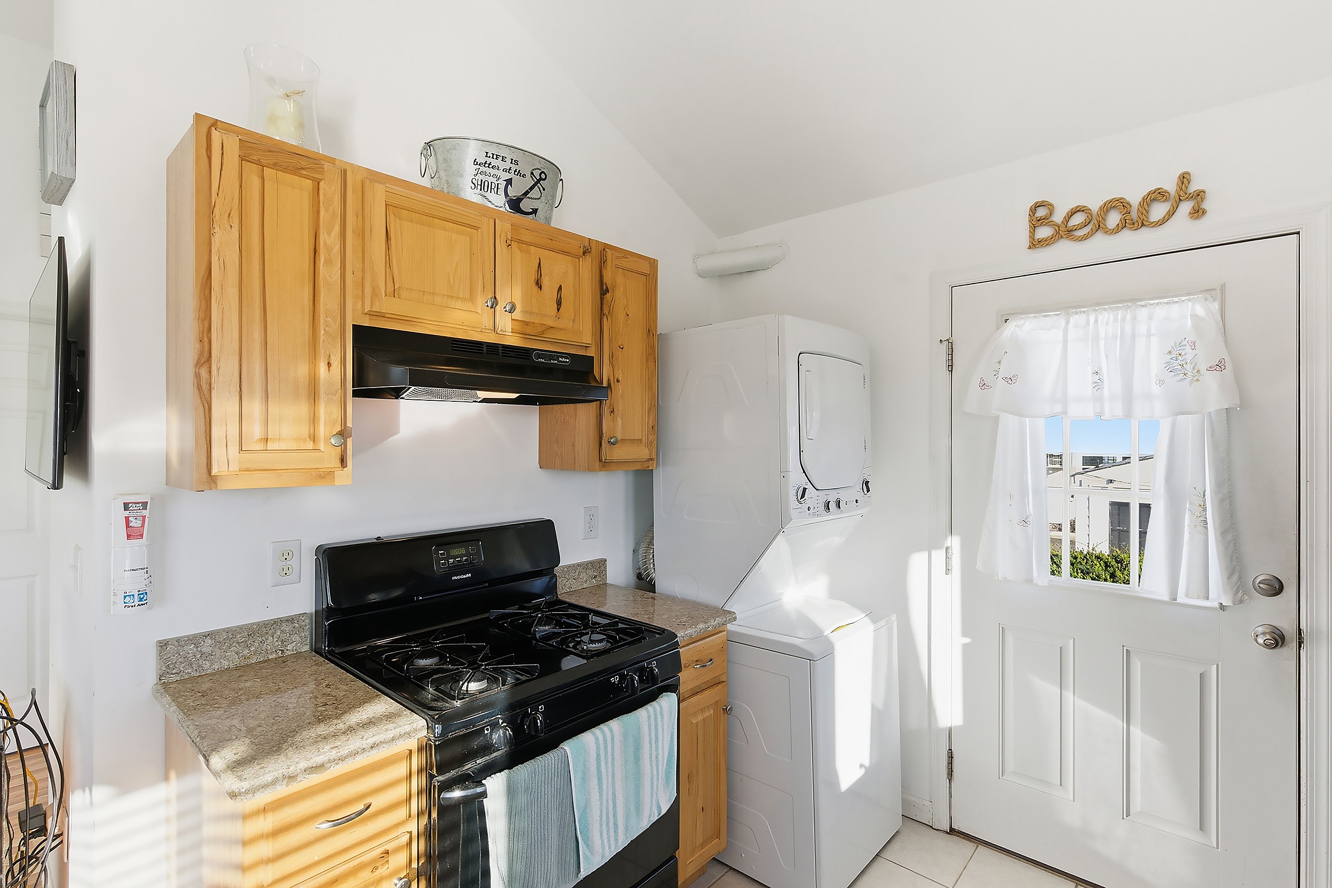 Lavallette, New Jersey, 08735, United States, 2 Bedrooms Bedrooms, ,2 BathroomsBathrooms,Residential,For Sale,2001933