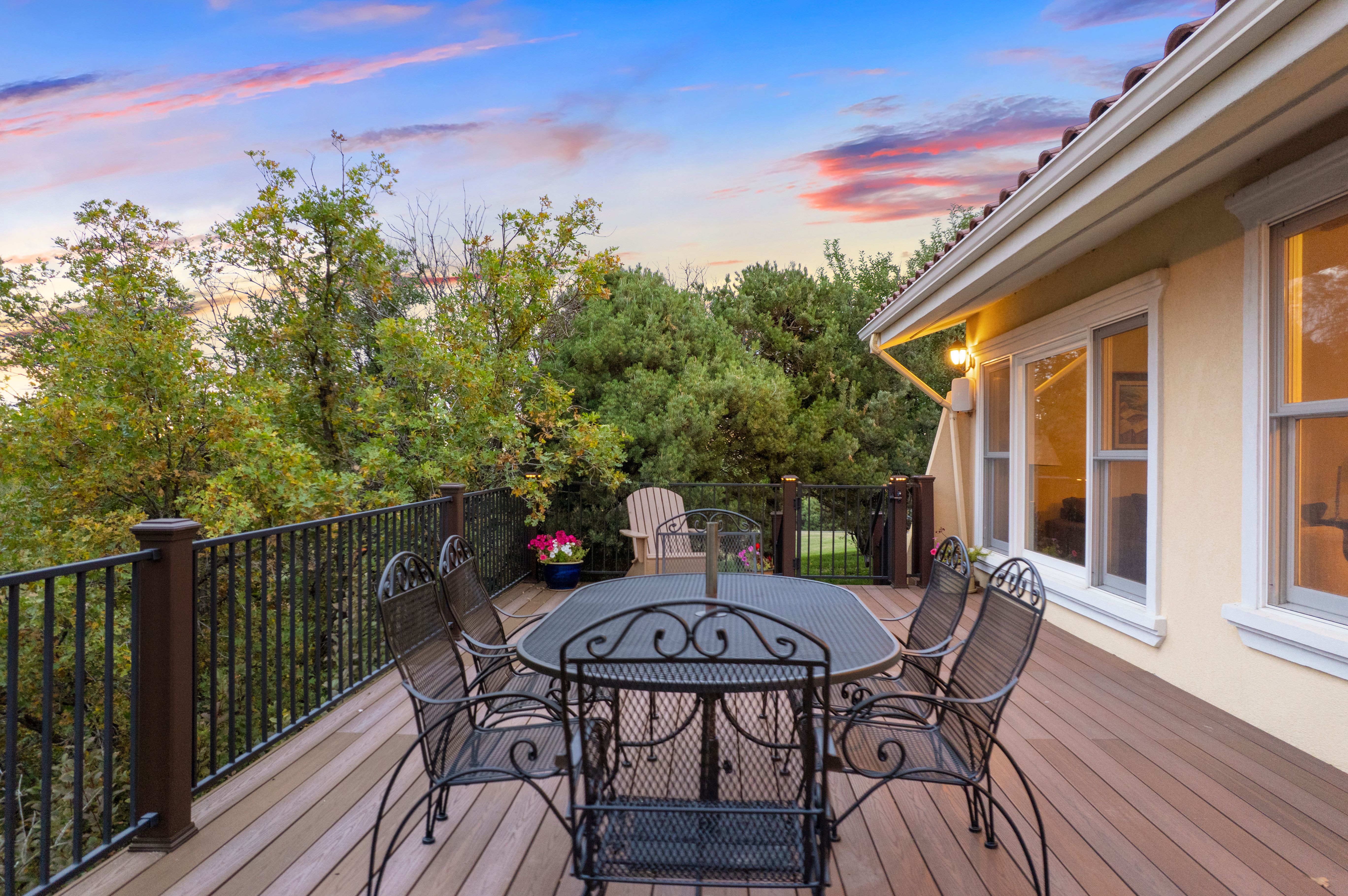  Extensively Renovated 4 Bedroom  4 Bathroom In Highly Desirable Charter Oaks - 物件實景