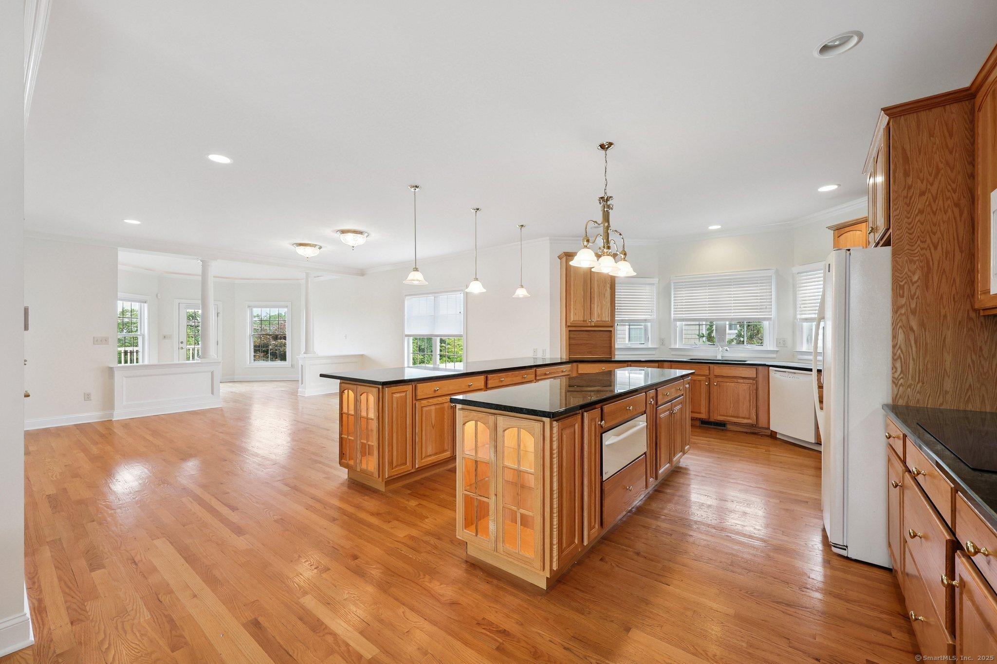 Wallingford, Connecticut, 06492, United States, 2 Bedrooms Bedrooms, ,4 BathroomsBathrooms,Residential,For Sale,1983794