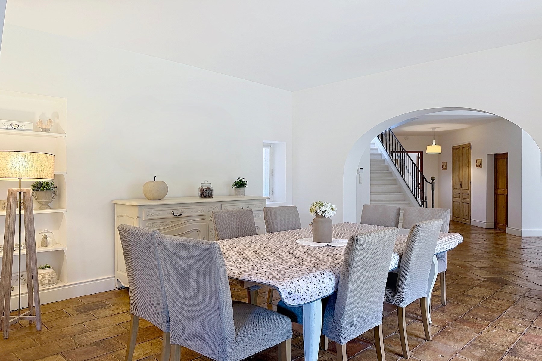  Elegant property with swimming pool and landscaped garden near Uzès - 物件實景
