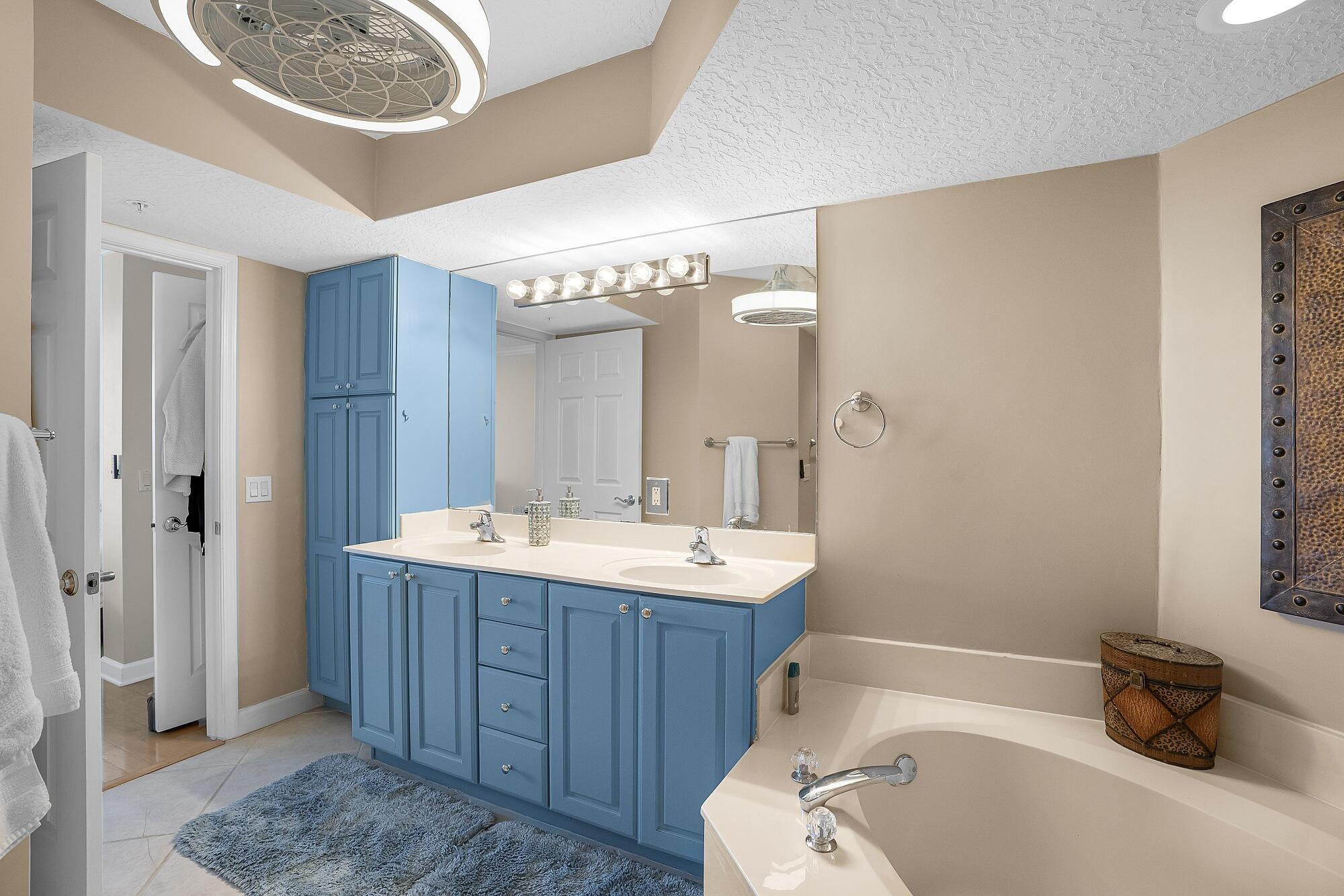 Hutchinson Island, Florida, 34949, United States, 3 Bedrooms Bedrooms, ,2 BathroomsBathrooms,Residential,For Sale,1959425