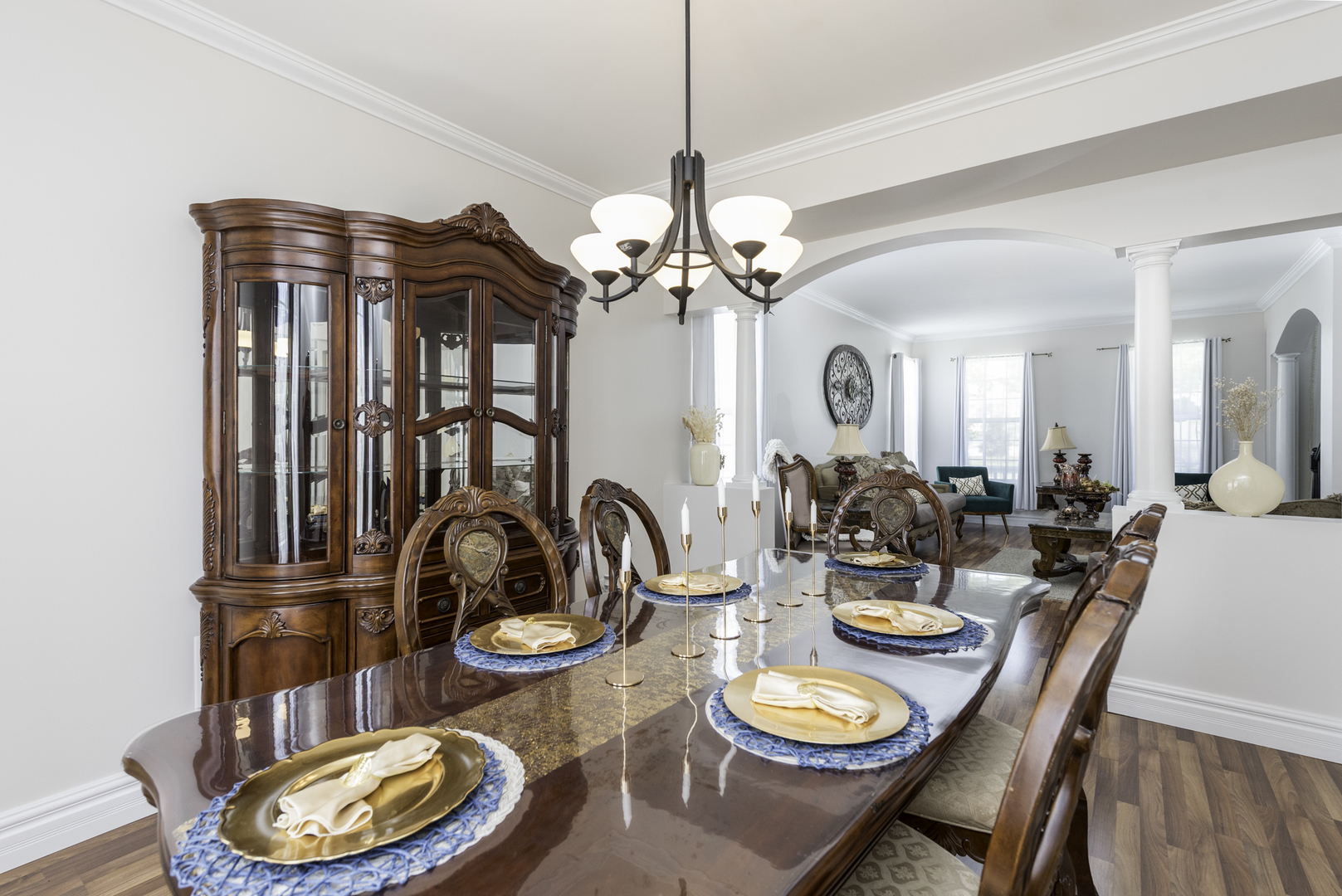 Lindenhurst, Illinois, 60046, United States, 5 Bedrooms Bedrooms, ,3 BathroomsBathrooms,Residential,For Sale,1971263