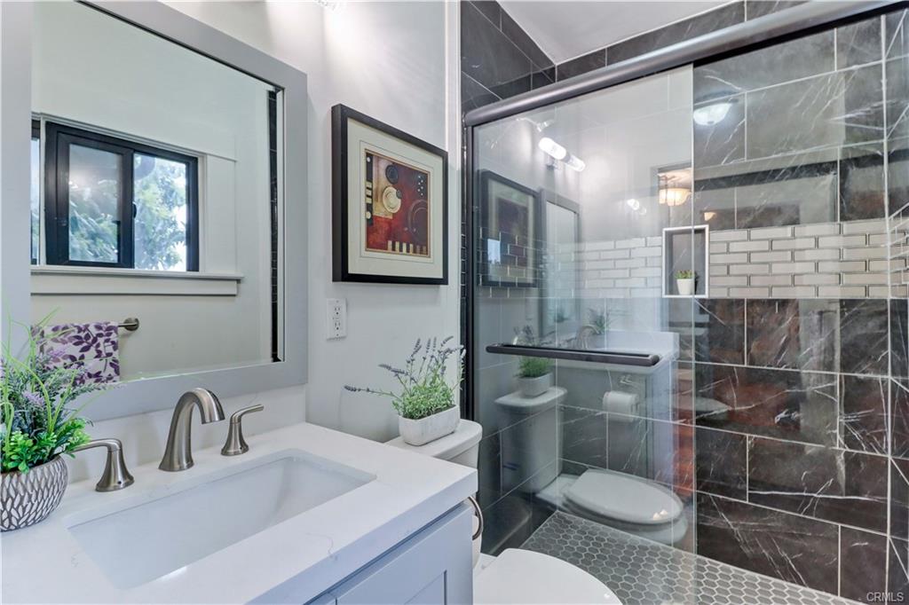 Los ANgeles, California, 90004, United States, 5 Bedrooms Bedrooms, ,2 BathroomsBathrooms,Residential,For Sale,1756474