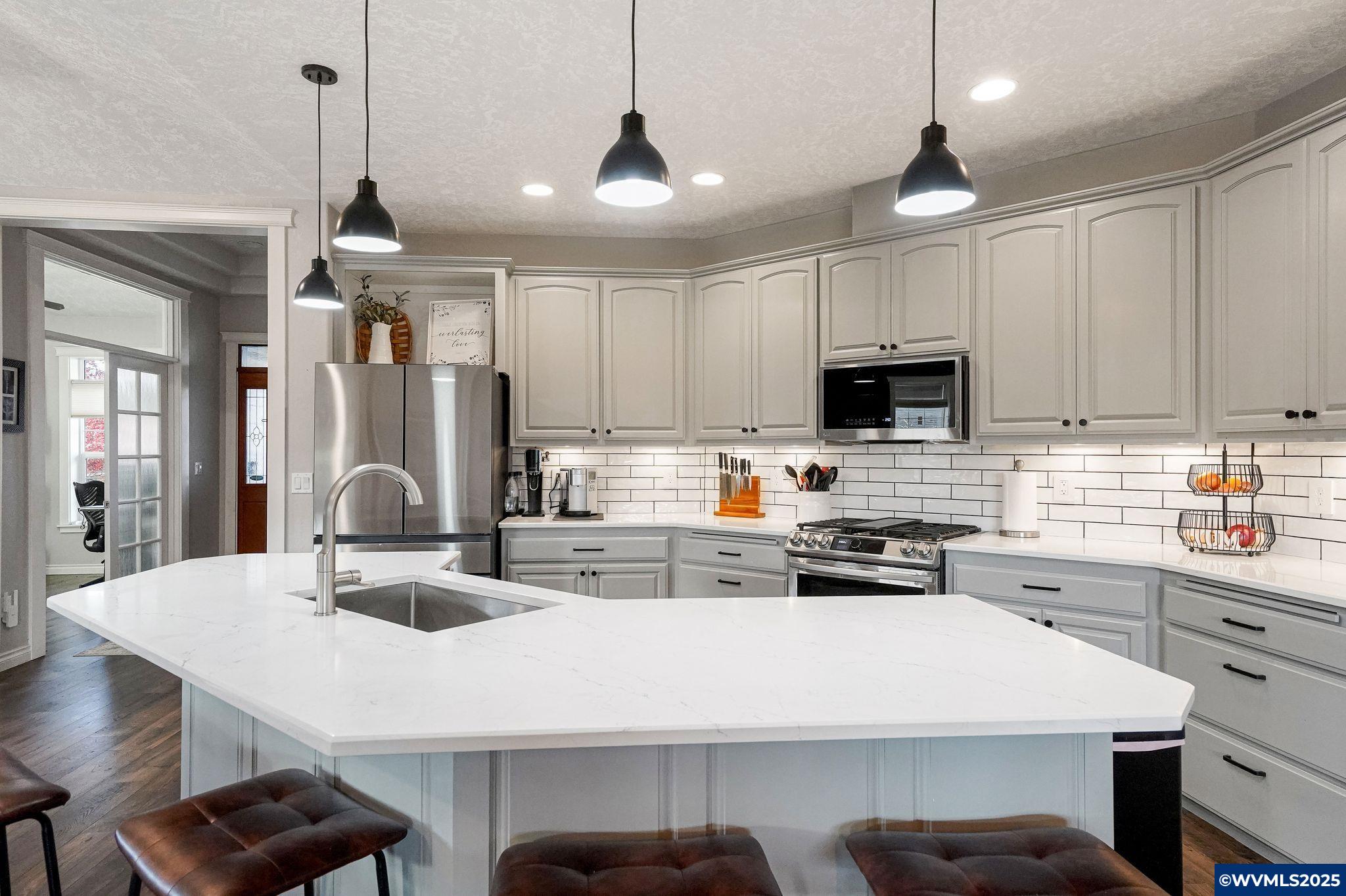 Albany, Oregon, 97321, United States, 3 Bedrooms Bedrooms, ,2 BathroomsBathrooms,Residential,For Sale,1992876