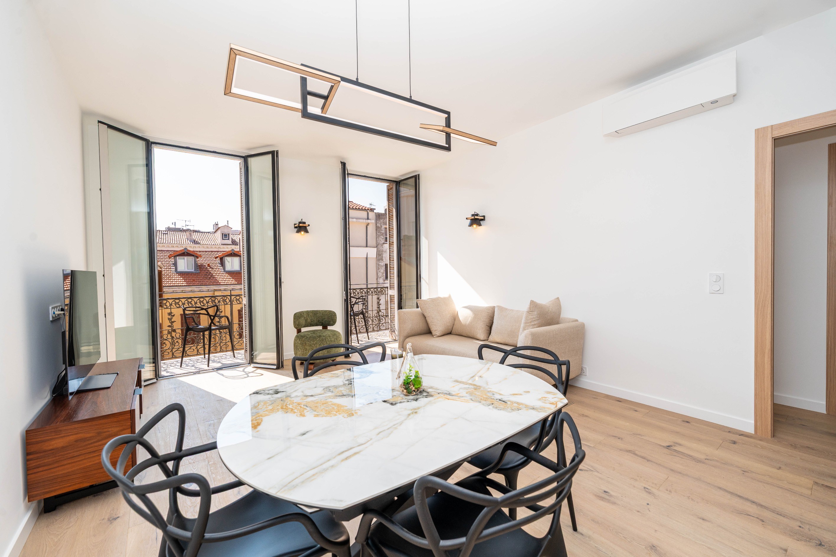  Top-floor renovated apartment with balcony, 3 bedrooms, rue Hoche Cannes city c… - 物件實景
