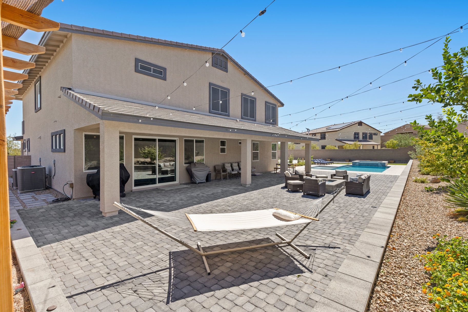  Almost Half Acre With RV Parking - 物件實景