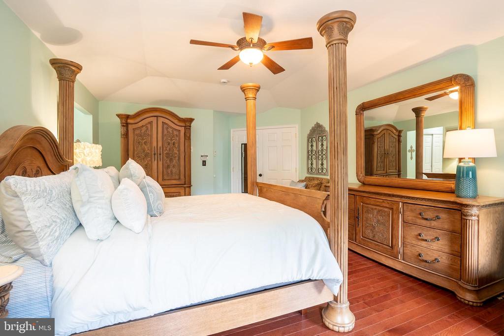 Monroe Township, New Jersey, 08831, United States, 5 Bedrooms Bedrooms, ,4 BathroomsBathrooms,Residential,For Sale,1895133