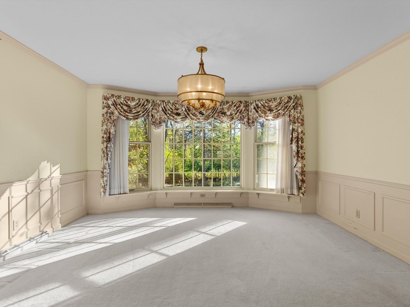 Manitowoc, Wisconsin, 54220, United States, 4 Bedrooms Bedrooms, ,4 BathroomsBathrooms,Residential,For Sale,1982773