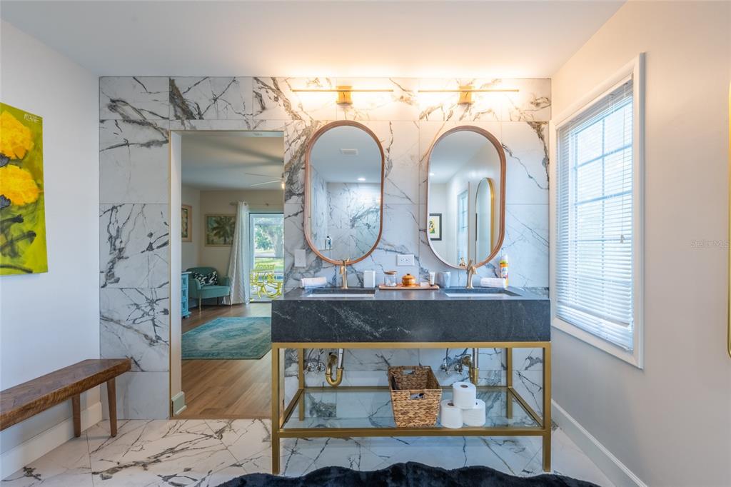 Sarasota, Florida, 34243, United States, 3 Bedrooms Bedrooms, ,4 BathroomsBathrooms,Residential,For Sale,1941793