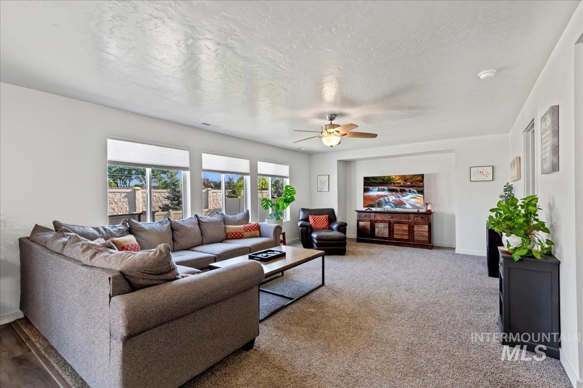 Meridian, Idaho, 83646, United States, 4 Bedrooms Bedrooms, ,3 BathroomsBathrooms,Residential,For Sale,1906214
