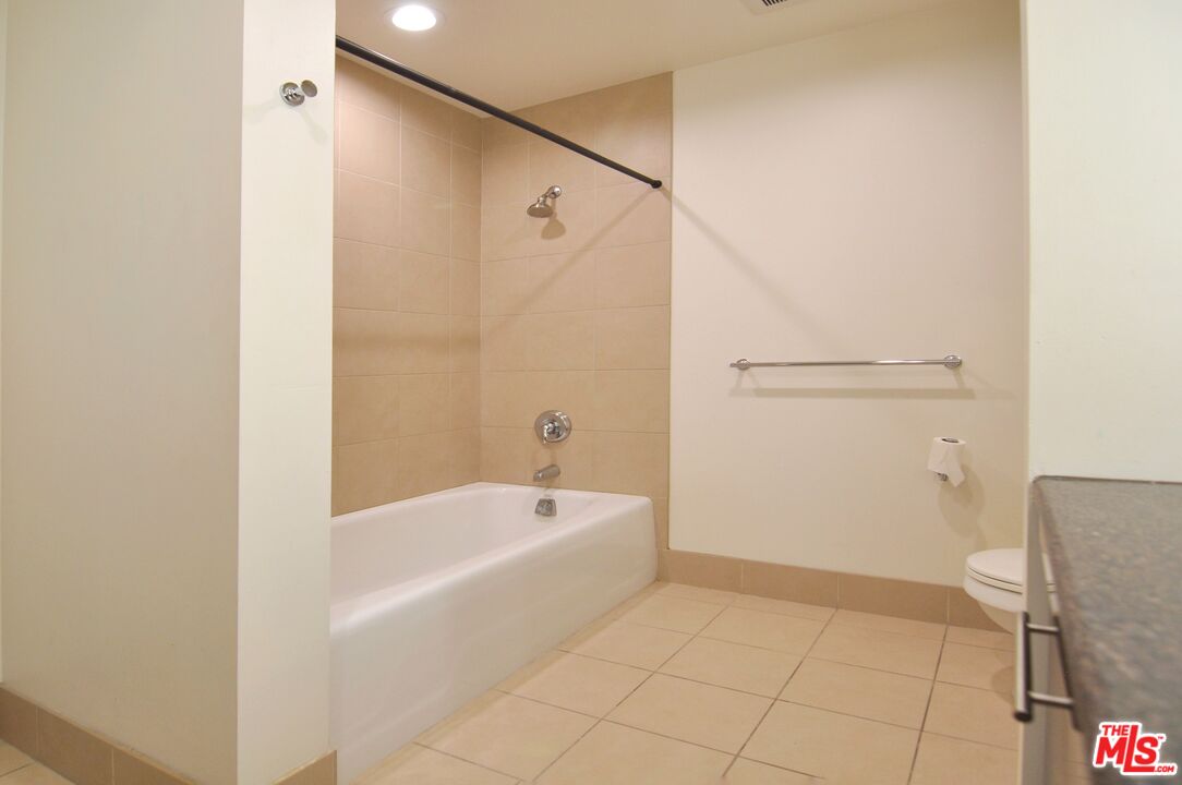 Los Angeles, California, 90015, United States, 1 Bedroom Bedrooms, ,1 BathroomBathrooms,Residential,For Sale,1911768