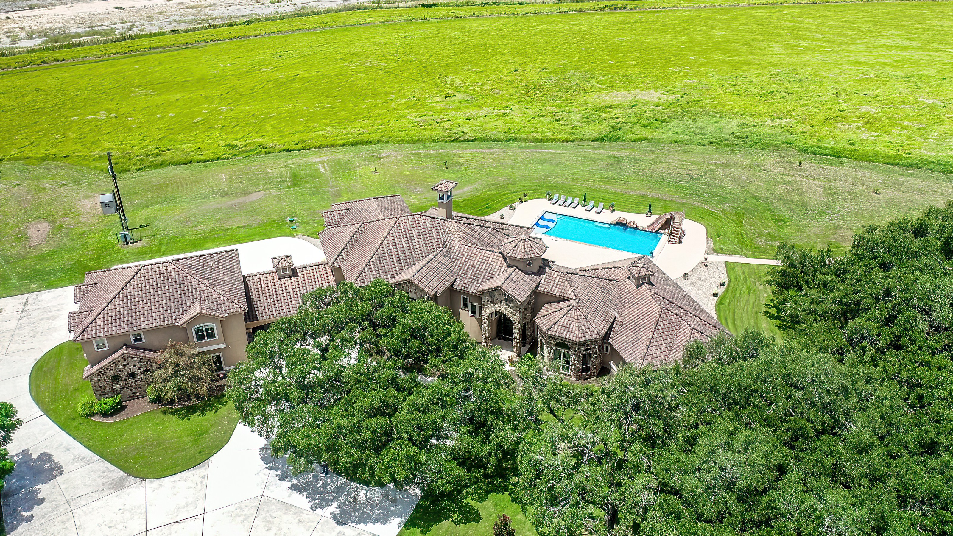 Seguin, Texas, 78155, United States, 7 Bedrooms Bedrooms, ,7 BathroomsBathrooms,Residential,For Sale,1994199