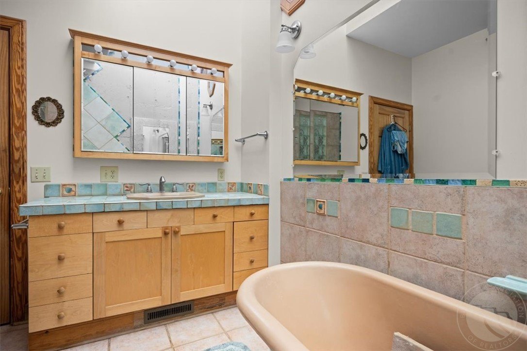Billings, Montana, 59101, United States, 5 Bedrooms Bedrooms, ,4 BathroomsBathrooms,Residential,For Sale,1810599