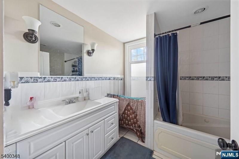 Bloomfield, New Jersey, 07003, United States, 6 Bedrooms Bedrooms, ,3 BathroomsBathrooms,Residential,For Sale,2003038