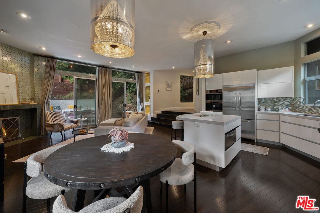 Los Angeles, California, 90046, United States, 3 Bedrooms Bedrooms, ,2 BathroomsBathrooms,Residential,For Sale,1910826